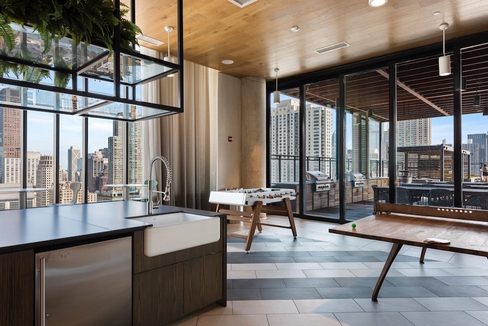 Exclusive Gold Coast 2BR Balcony Walkable