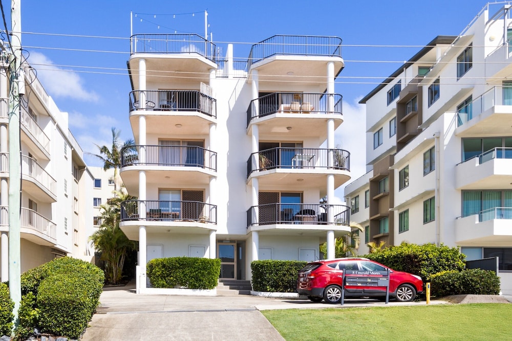 Bright 2-bed Apartment With Stunning Ocean Views