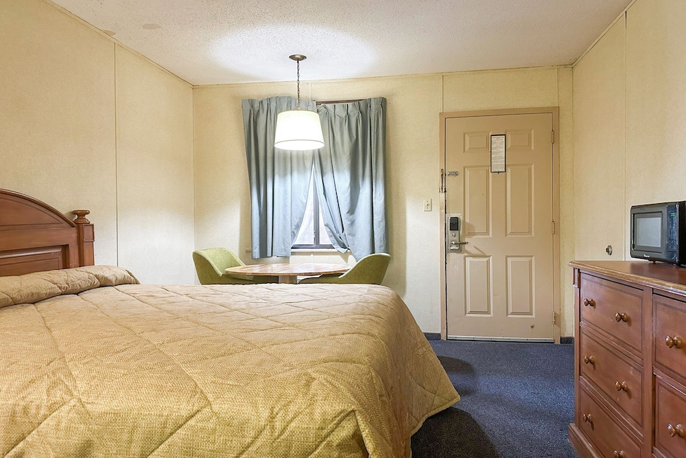 Louisville Inn By Oyo Louisville Municipal Airport