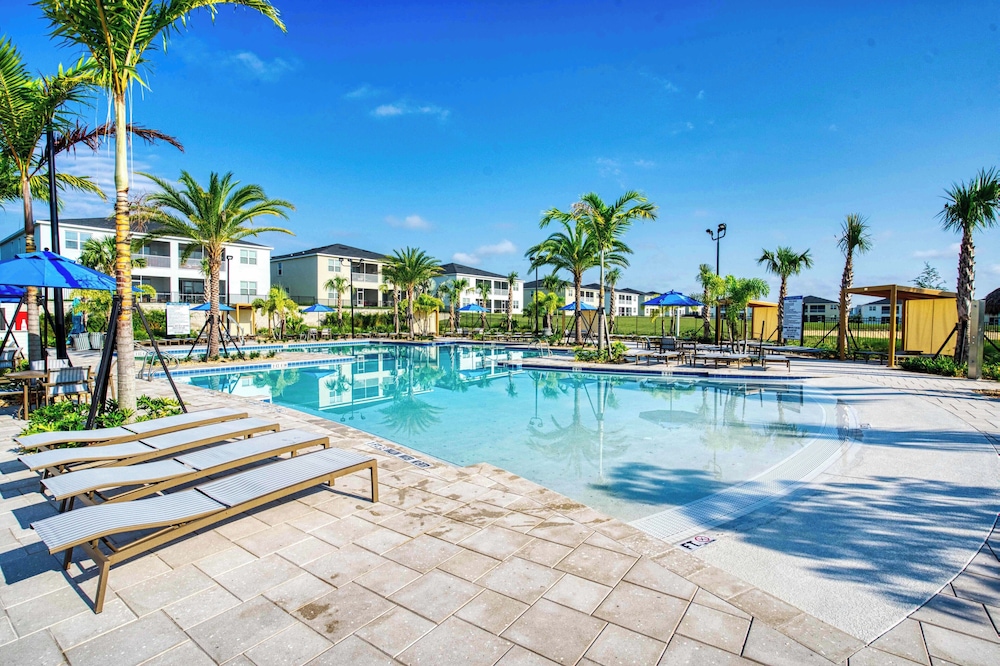 Stunning Villa w/ No Rear Neighbors! Near Disney - Image 3