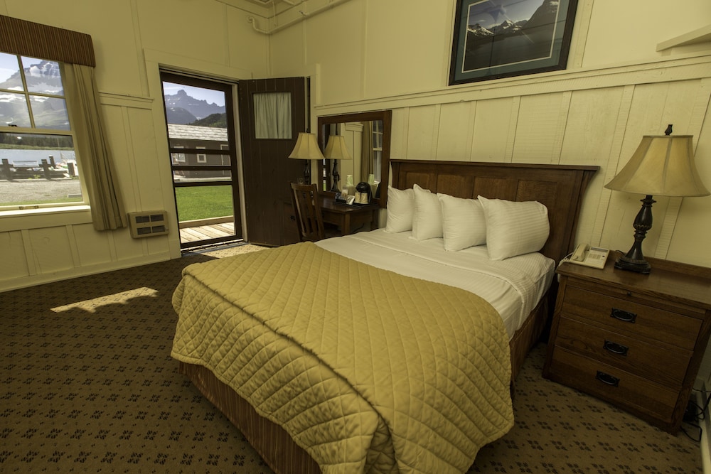 Many Glacier Hotel - Inside the Park