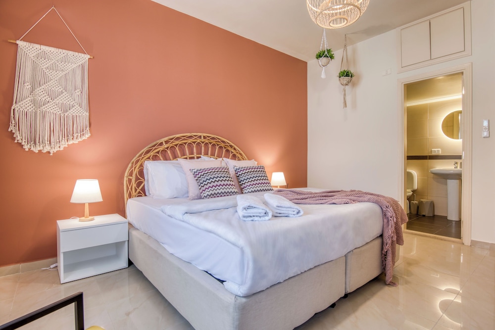 Vinyl 3-Bedroom Apartment in Zouk Mikael