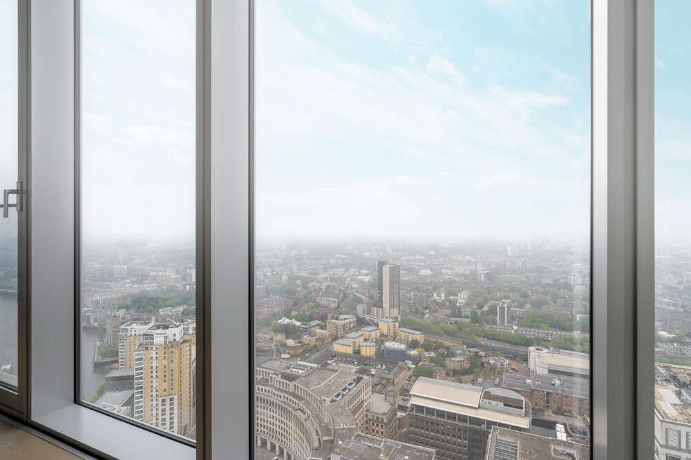 Inspiring Three-bedroom Apartment With City Views