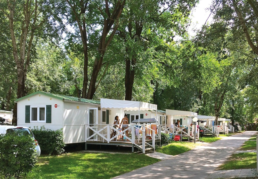 Isamar Holiday Village