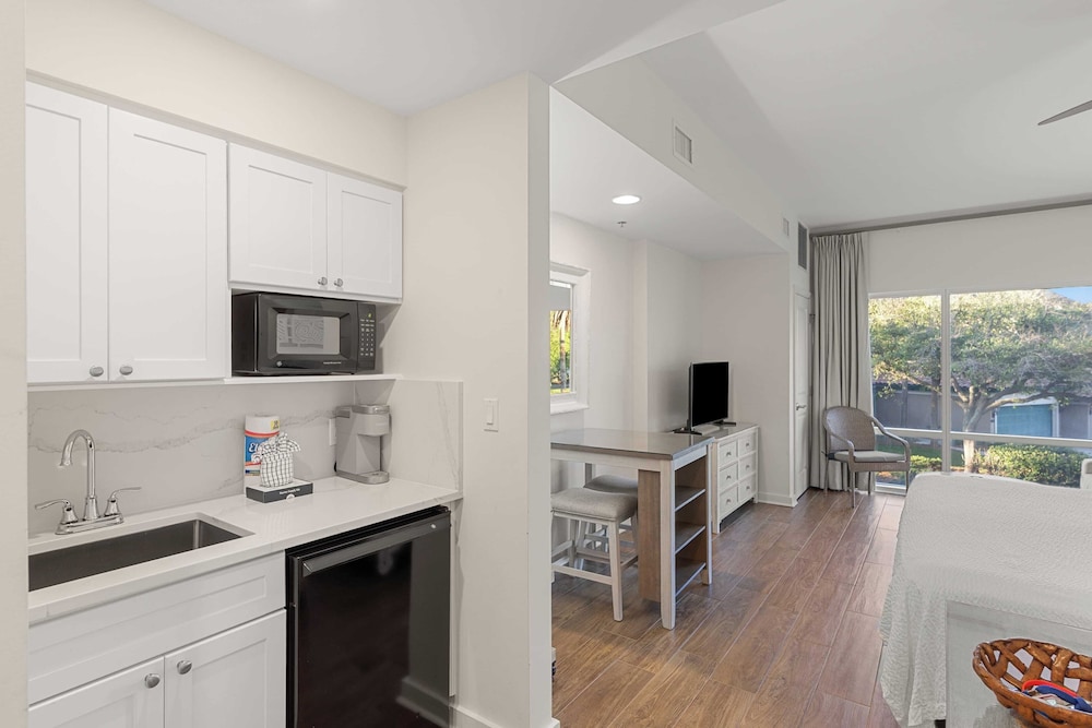 Resort Condo Steps to Beach Pool, Hot Tub, Tennis, Golf Sandestin, Miramar Beach