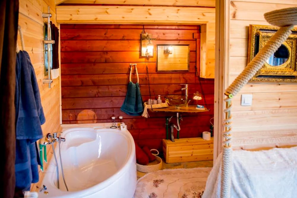 Kedra Village Getaway - Scenic Mountain Views