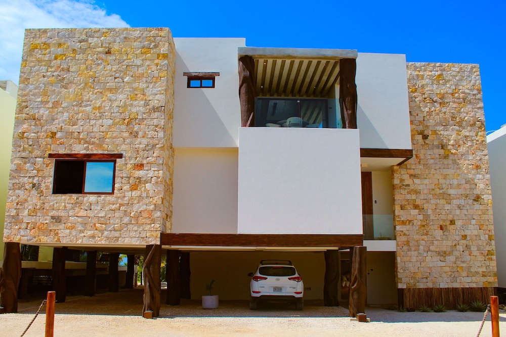 Therasia Luxury Beachfront Retreat view 2