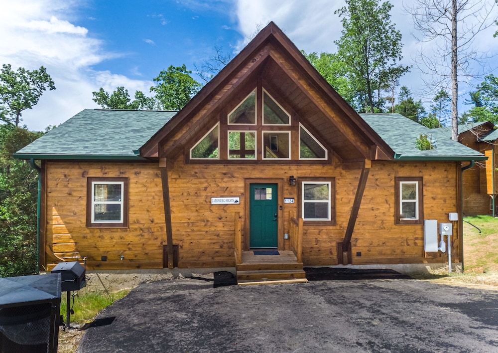Serene Mountain Retreat 3BR Haven in Gatlinburg