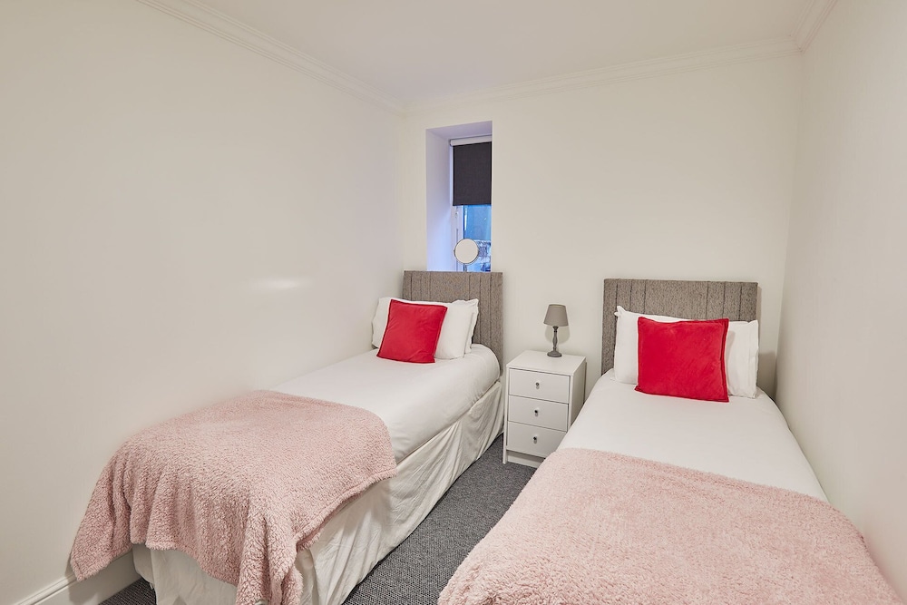 Host Stay Rockpools view 5