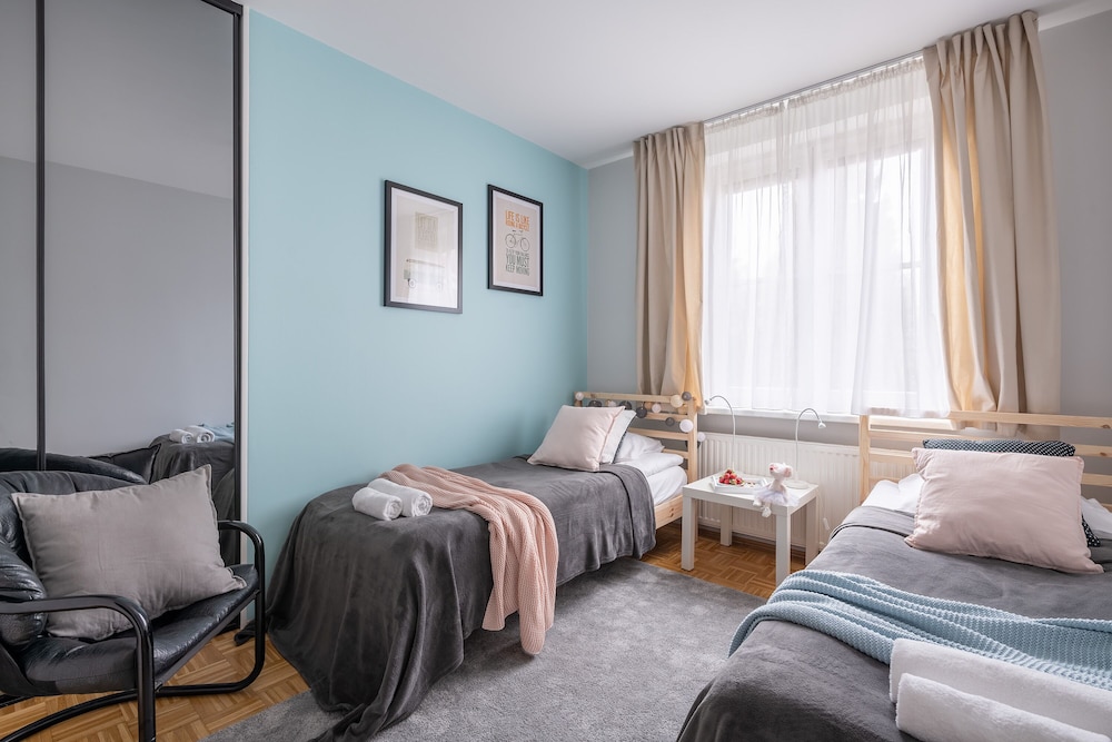 P&O Apartments Okecie 5 view 3