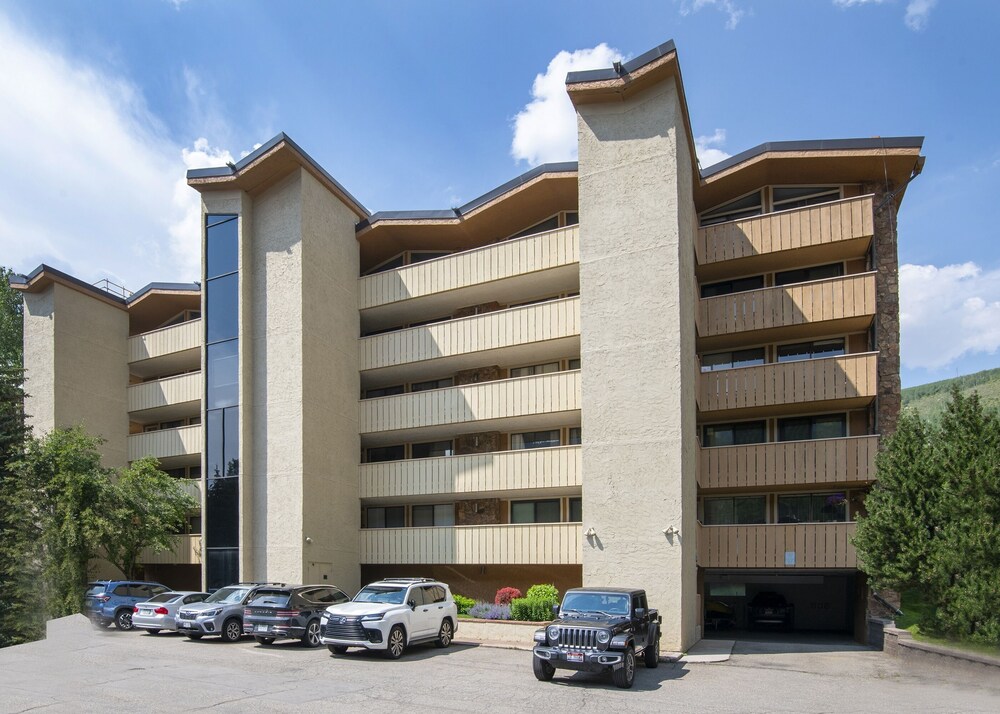 Scorpio 103 4 Bedroom Condo by RedAwning view 3