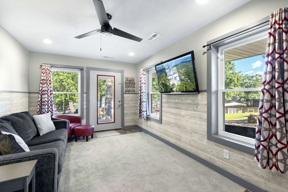 Bass Point Bliss - Resort Rental on Lake of the Ozarks Shoreline