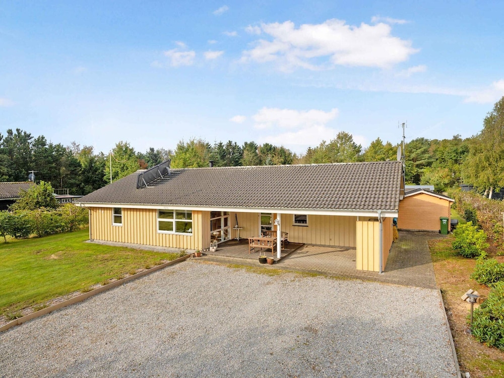 5 Star Holiday Home in Hals