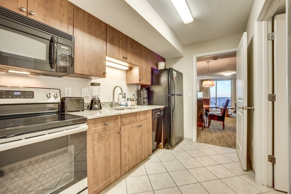 Towers On The Grove Condo