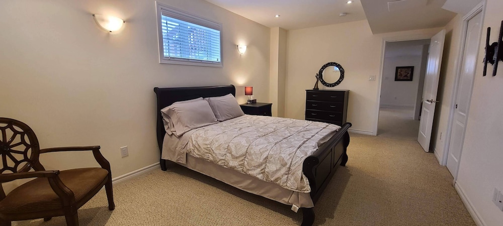 Spacious 2 BR, 3 Beds, Sleeps 6, Kitchen, Laundry view 2