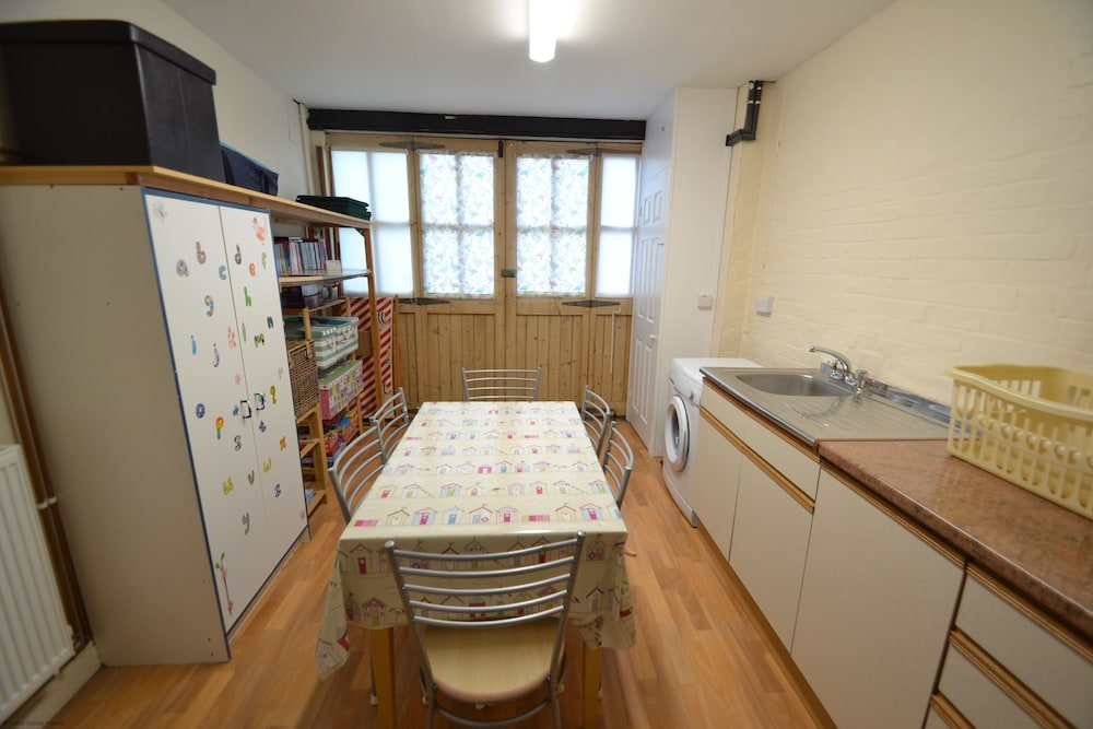 The Cottage, Ryde view 5