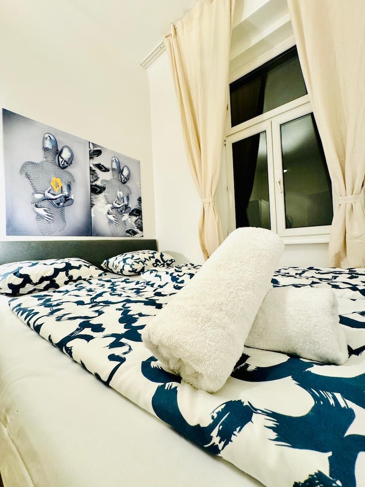 5BR Apt For 10 Walk to Kaufpark Alterlaa