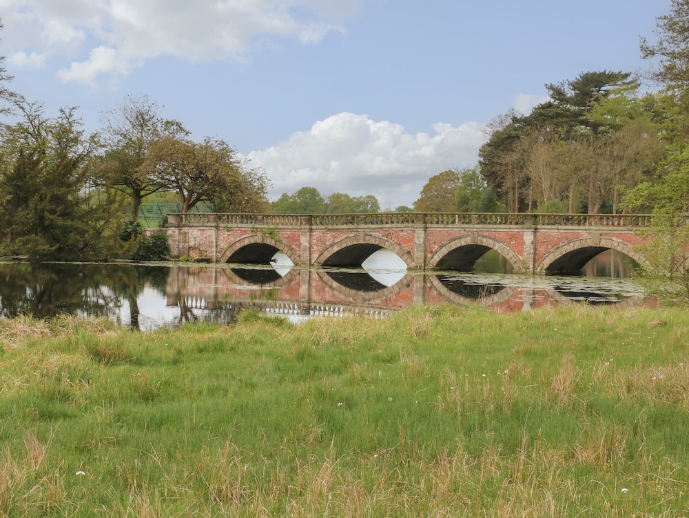 Lakeside Village Lodges & The Potting Shed