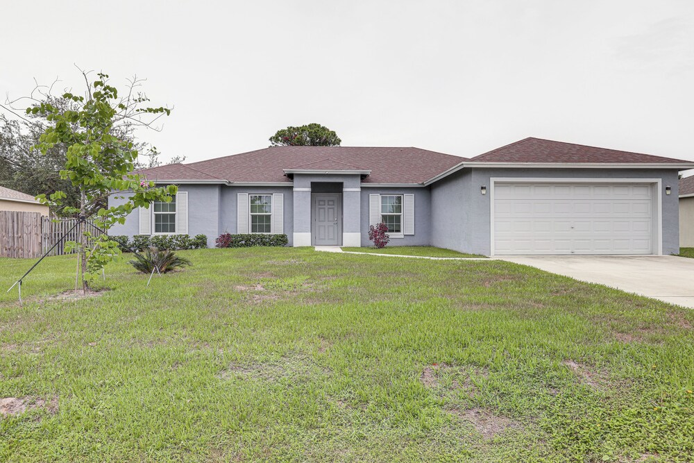4 Mi to Clover Park: Home w/ Yard in Port St Lucie