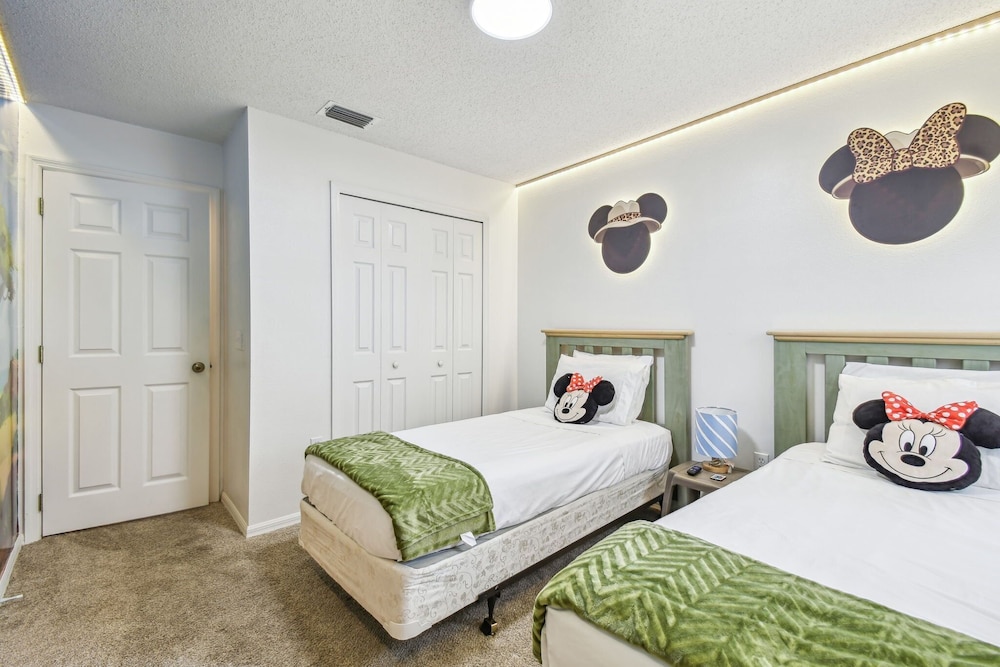 Home w/ Private Pool & Game Room - Near Disney!