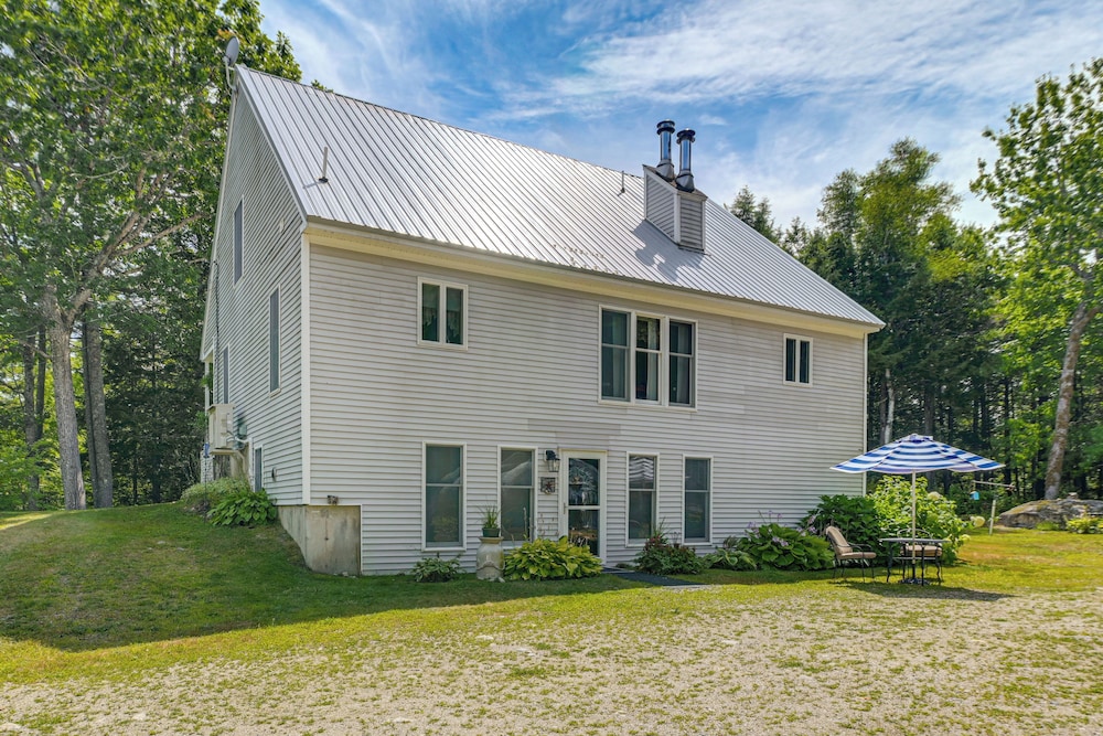 Explore Coastal Maine! Cozy Apt w/ Yard & Garden