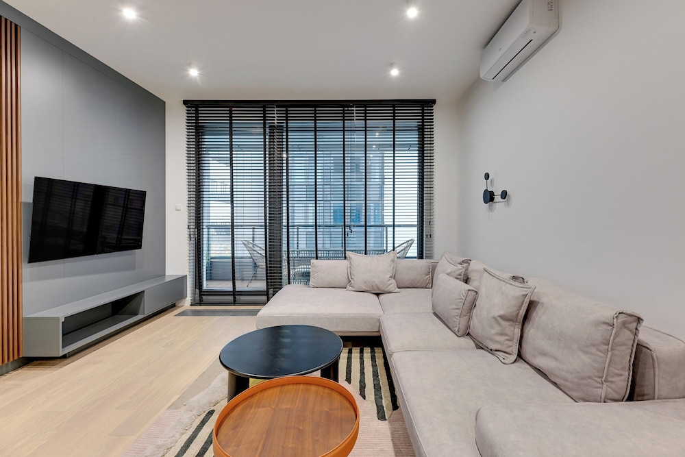 Brabank Riverside & Parking by Downtown Apartments