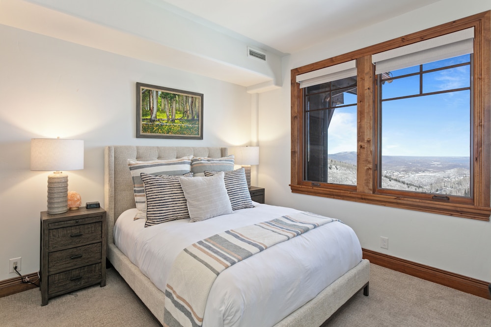 Grand Lodge - Penthouse #505 - Ski-in/ski-out 5 Bedroom Condo
