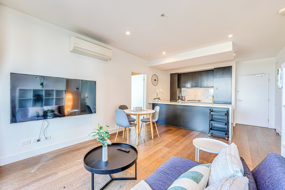 StayAU Stylish 2BR Central Box Hill