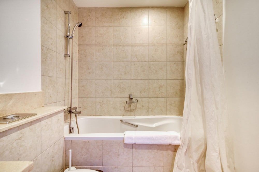 Urban Chic Downtown Apt w Dubai Fountain Views