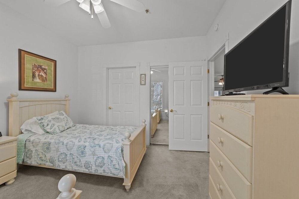 Magnolia Pointe Luster Leaf 4887-203 2 Bedroom Condo