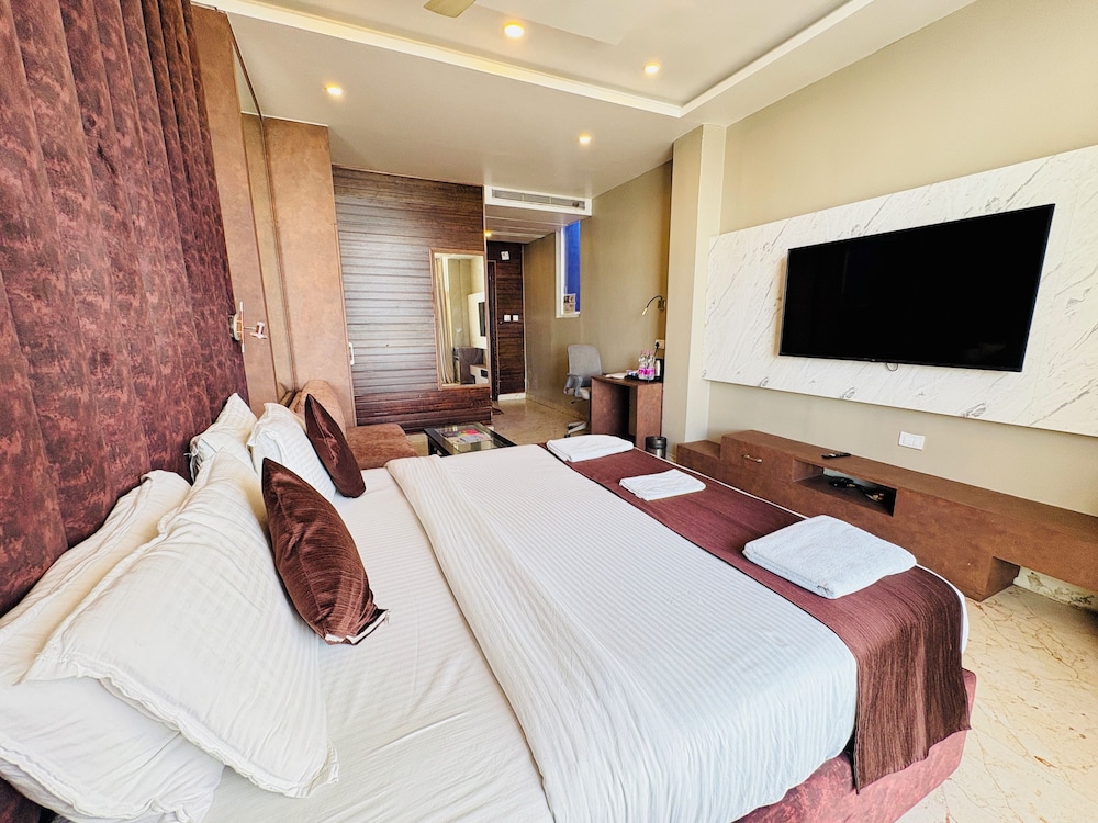 The Bay Suites Puri With Sea View