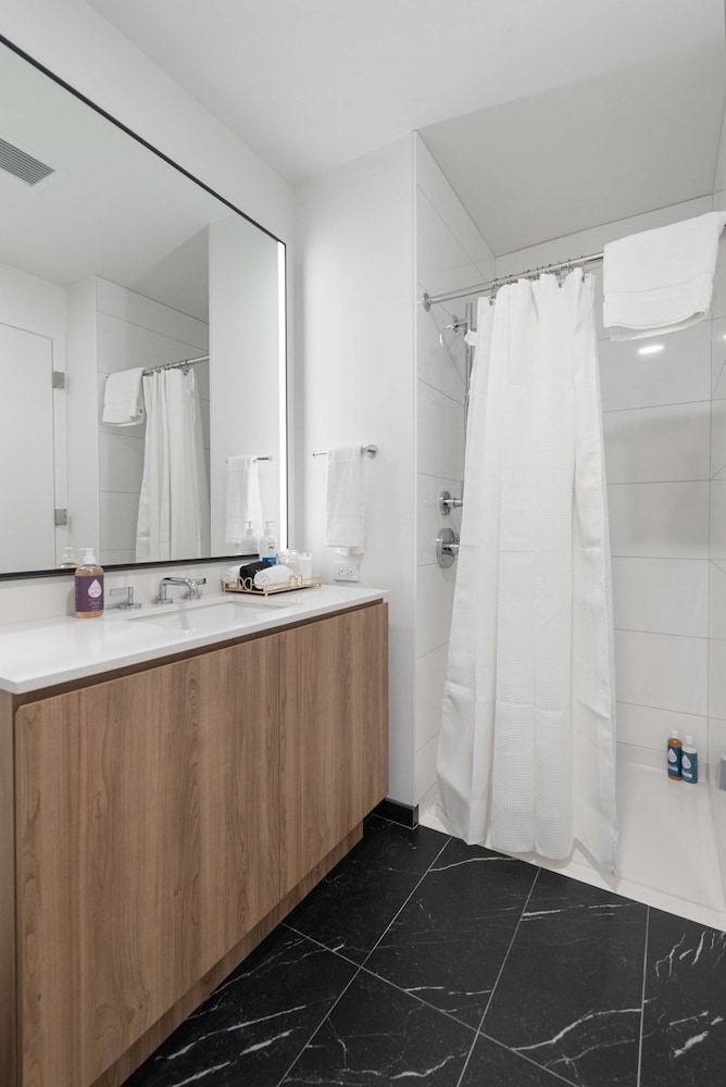 Panoramic Lake Views Premier Amenities for Groups