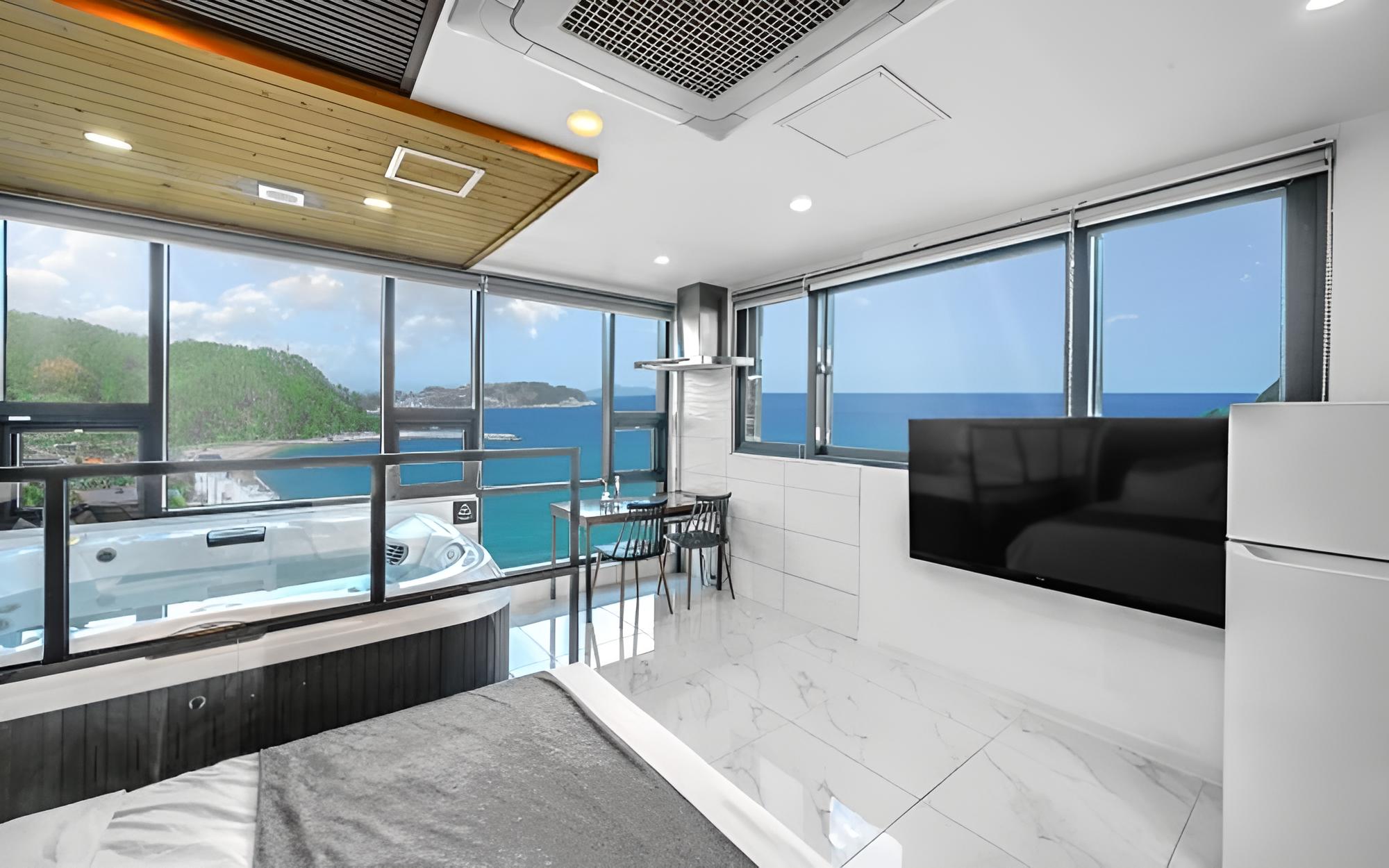 Geojedo Genie Spa Pension view 5