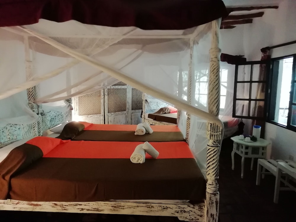 Aquarius Club International Resort