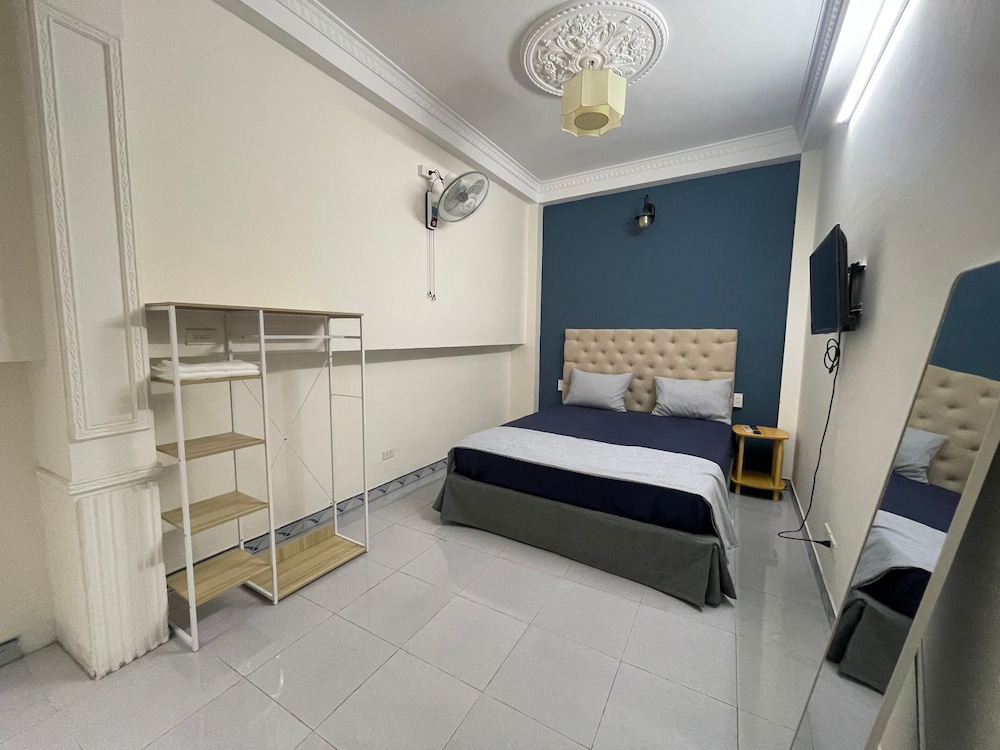 sword lake hostel