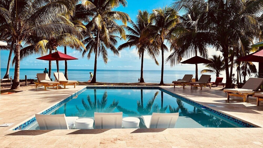 Hotel Coconut Row - Image 1