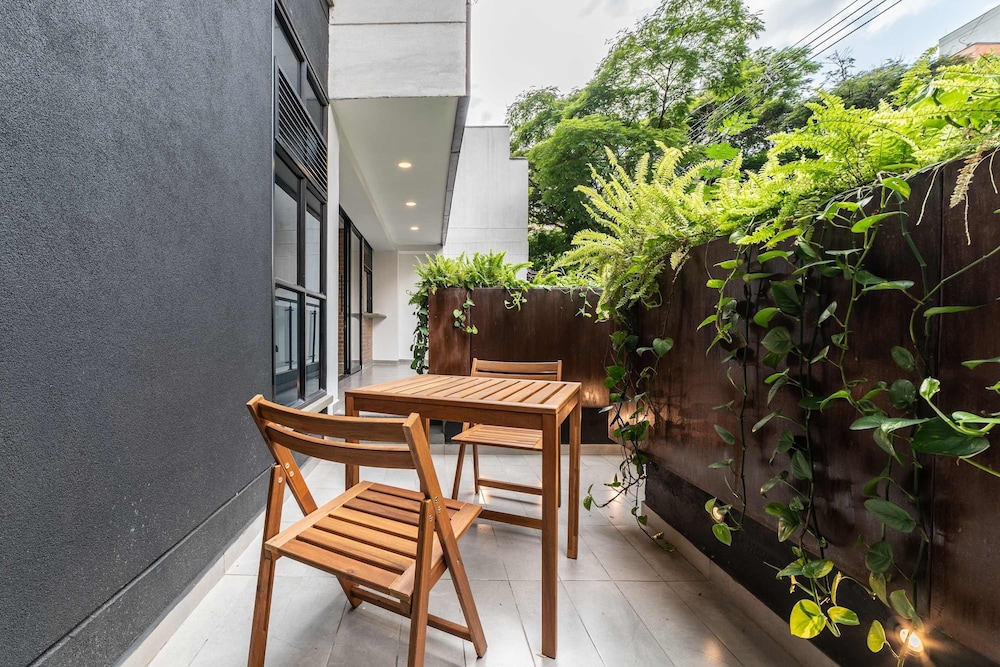 w Spacious 3BR w Outdoor Dining Terrace in Laureles