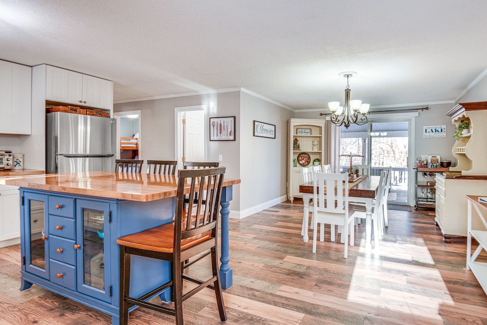 Quiet New Hampshire Getaway w/ Game Room!