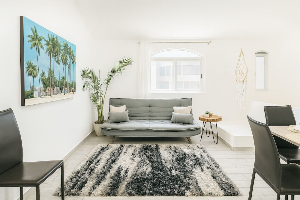 Boho Minimal 3-Min Beach Private Parking