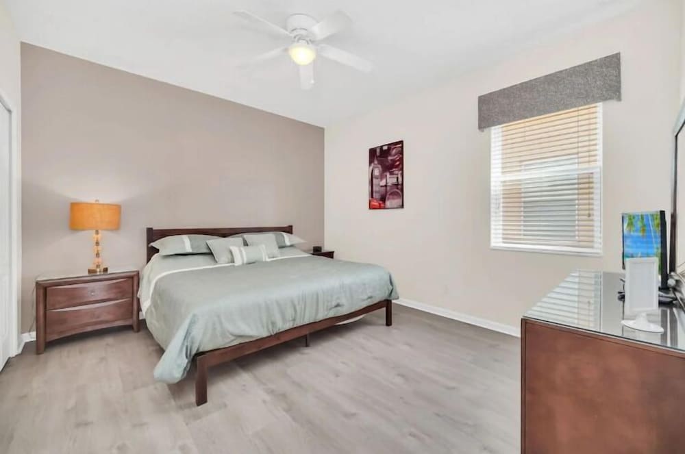 Stunner 6Br W/ South Pool, Lake View & Near Golf