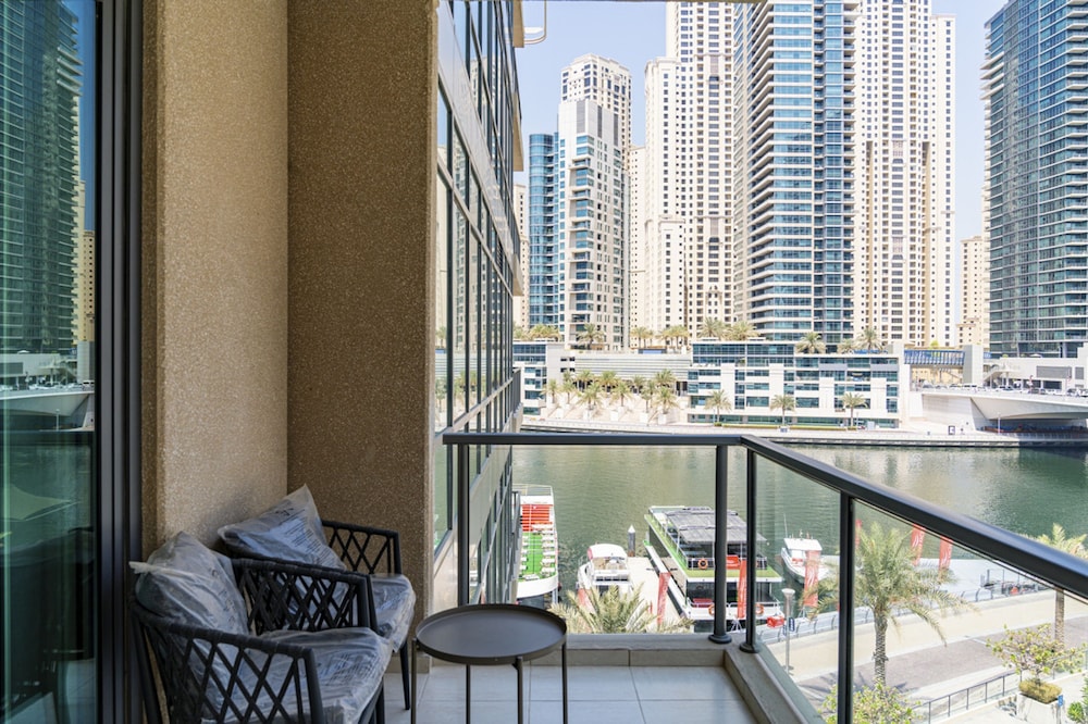 Luxurious Waterfront Stay at Al Majara Dubai Marina