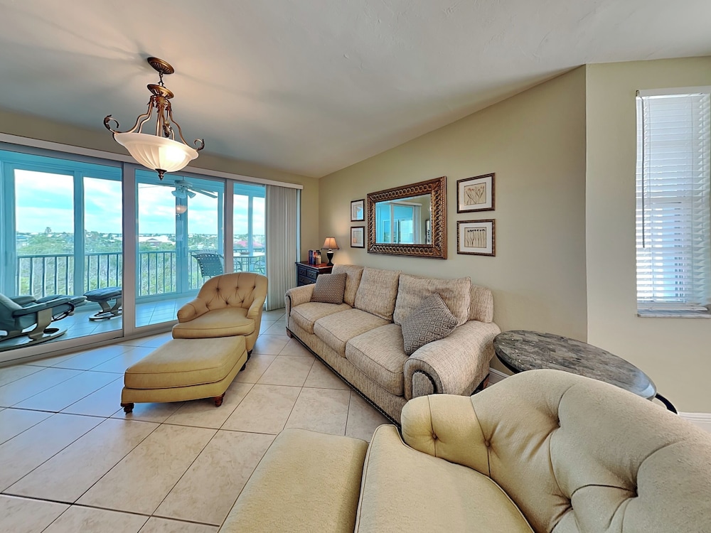 Captains Bay 403 by Distinctive Beach Rentals view 2