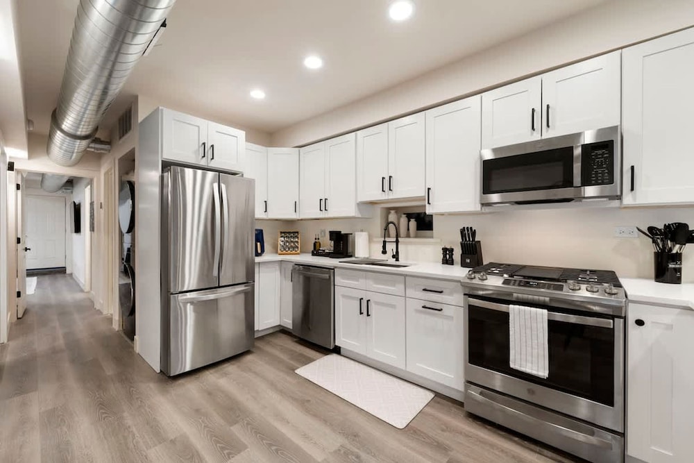 Luxury 2BR 2BA in Wicker Park