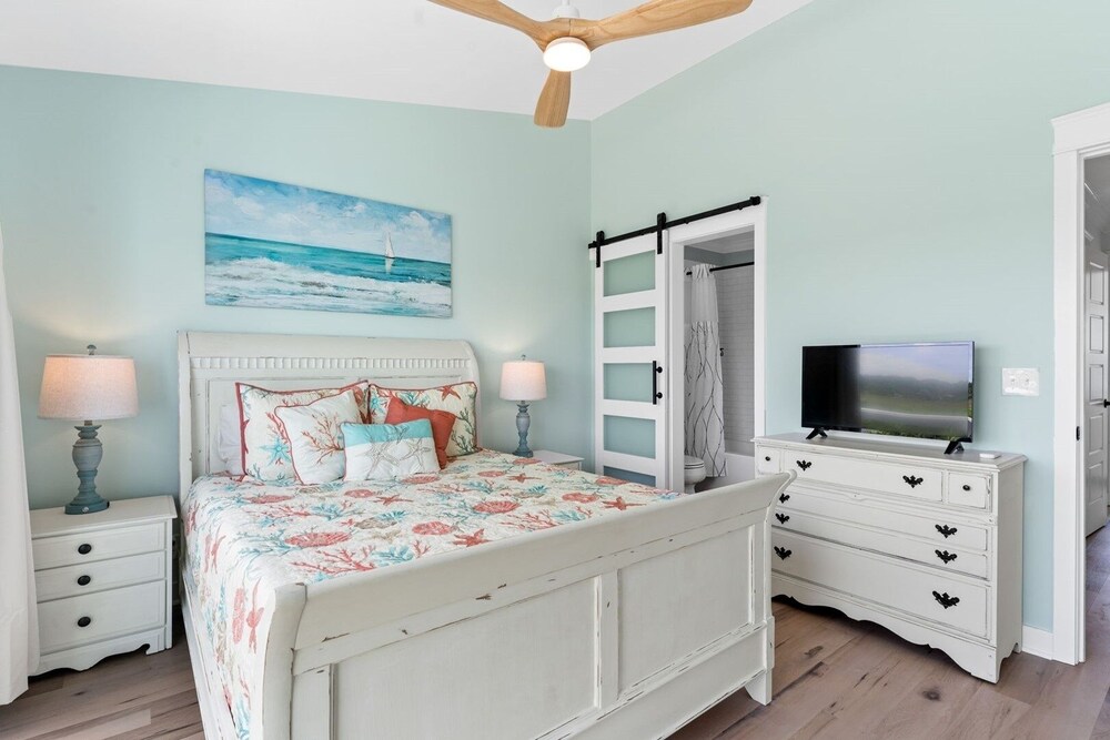 Mom's Gift / 256-b Brunswick Ave West 2 Bedroom Home by RedAwning view 3
