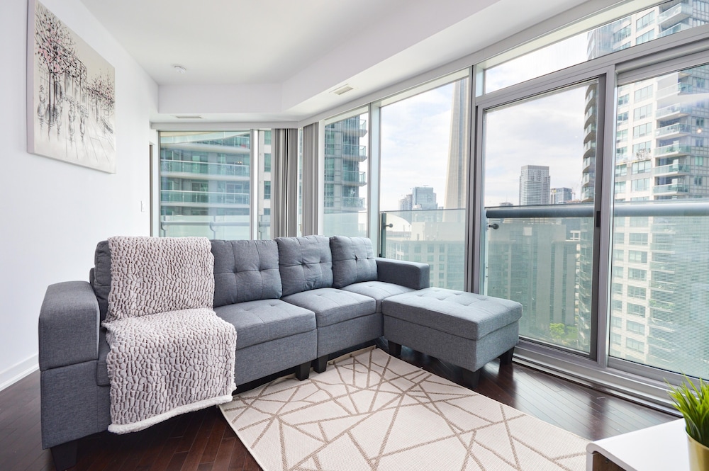 Downtown Toronto Condo near Scotiabank Arena - Image 1