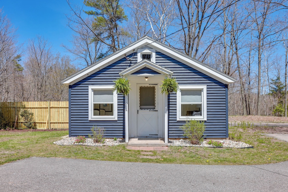 Walk to Beach & Dtwn: Frankfort Cottage w/ BBQ