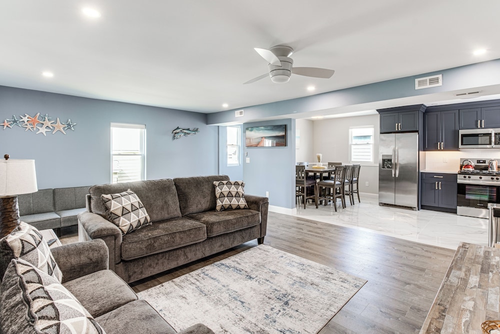 5 Blocks to Wildwood Beach: Family Getaway!