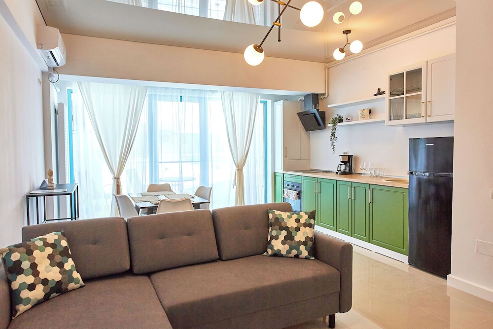 Cnc Zev Apartment