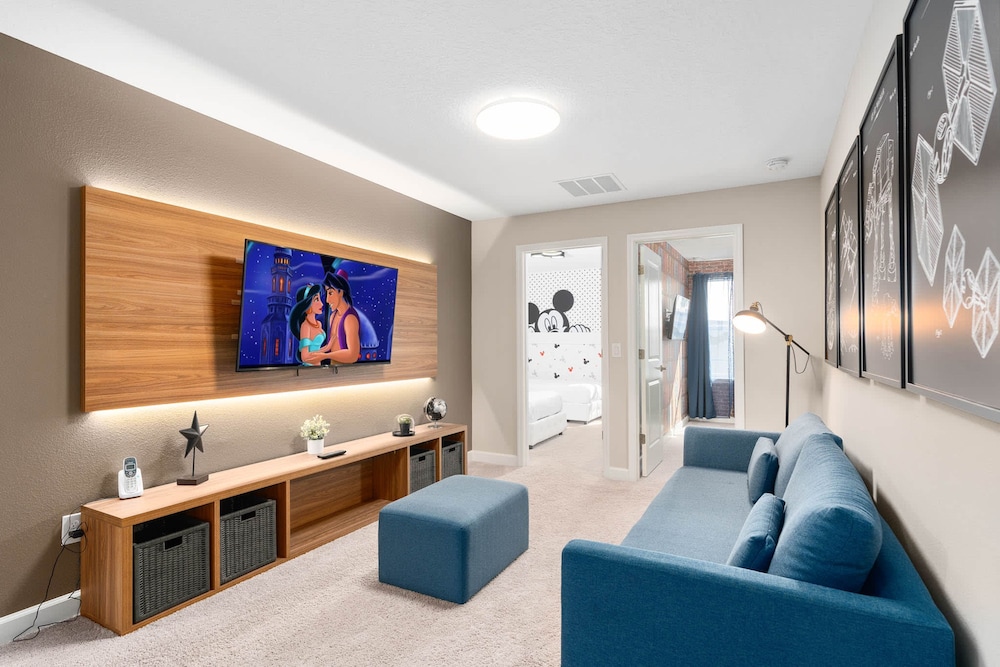Super Close- Disney s Parks w Theme Rooms Pool