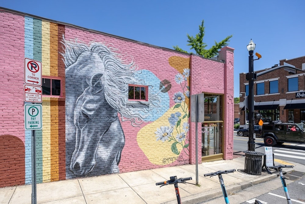 The Nomad 64-person Hillsboro Village Retreat Studio 1BR Spaces